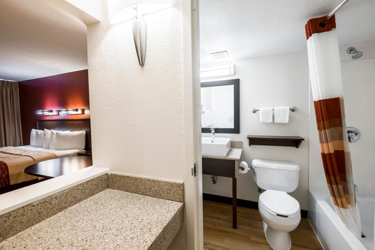 Red Roof Inn Plus+ Boston - Woburn/ Burlington מראה חיצוני תמונה